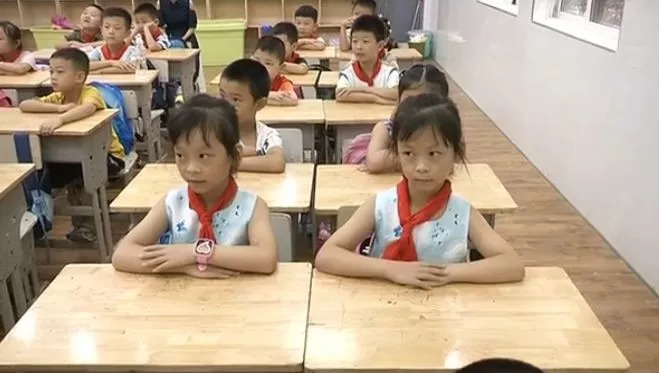 一學(xué)校30名雙胞胎