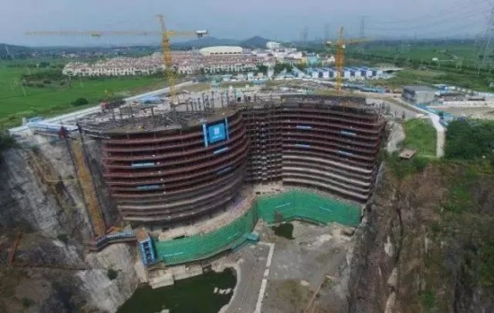 中國(guó)再造建筑奇跡 上海深坑酒店