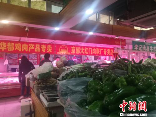 羊肉價(jià)格坐上火箭：北京羊肉漲價(jià)，12月漲到38元一斤了，北京羊肉還算便宜的，溫州鄉(xiāng)下一些菜市場(chǎng)賣的本地羊肉，去年就賣到60多元一斤了，到農(nóng)村養(yǎng)殖戶買黑山羊價(jià)格更貴，要75元一斤，過年還會(huì)漲價(jià)。</