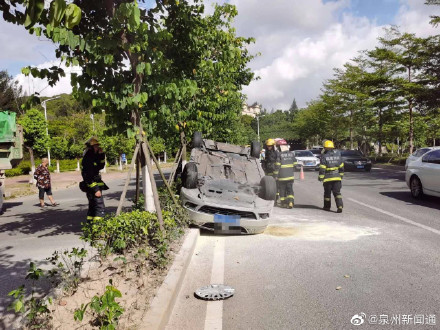 泉州北山隧道發(fā)生三車追尾車禍現(xiàn)場