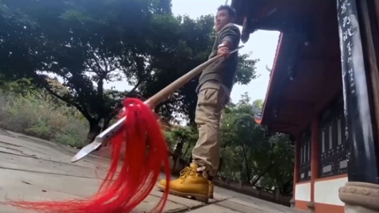 成都小伙用手機(jī)拍出專業(yè)級(jí)短片