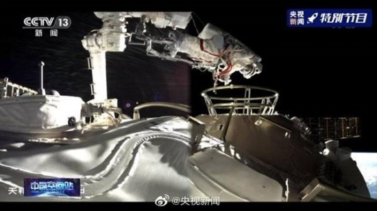 中國空間站航天員首次出艙