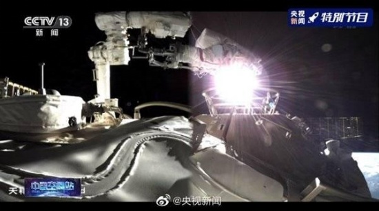 中國空間站航天員首次出艙