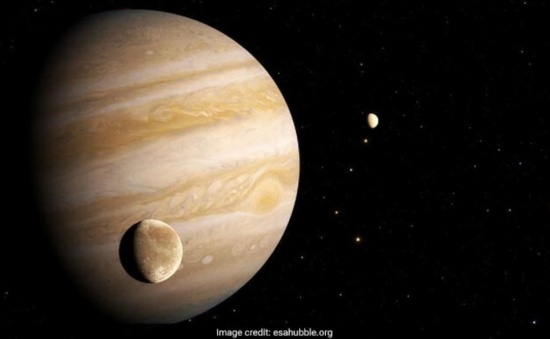 美國宇航局的哈勃望遠(yuǎn)鏡揭示了木星衛(wèi)星木衛(wèi)三中存在水蒸氣的第一個證據(jù)