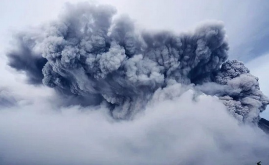 西班牙Cumbre Vieja火山噴發