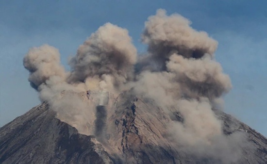 印尼塞梅魯火山噴發(fā)