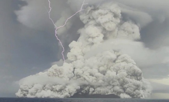 湯加火山爆發(fā)引發(fā)海嘯造成大面積破壞