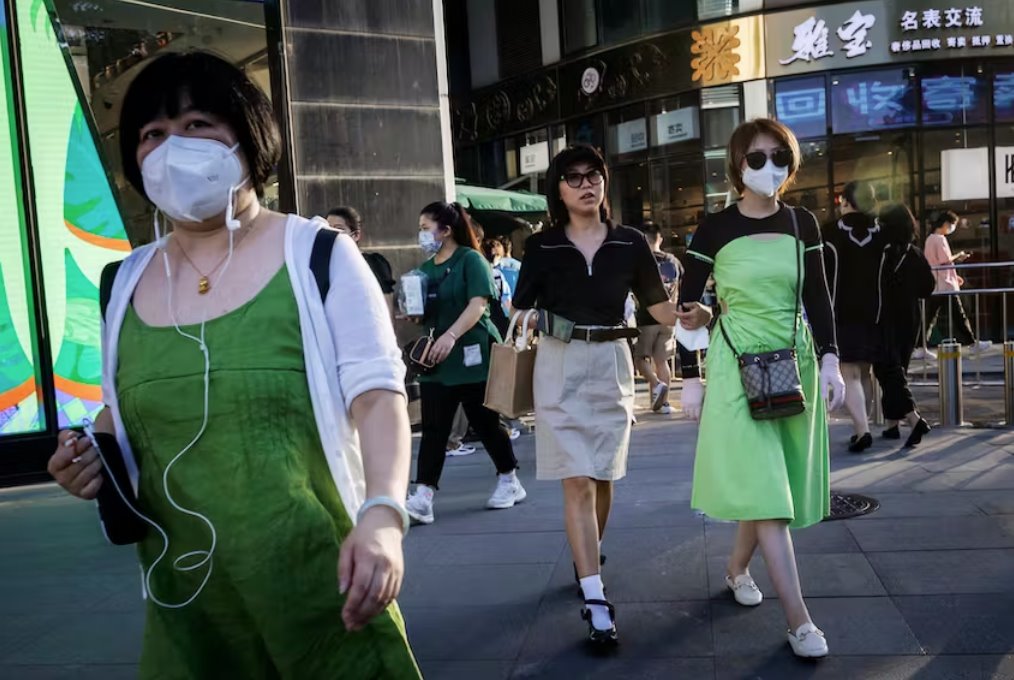 得克薩斯州州長將第一批移民送往洛杉磯