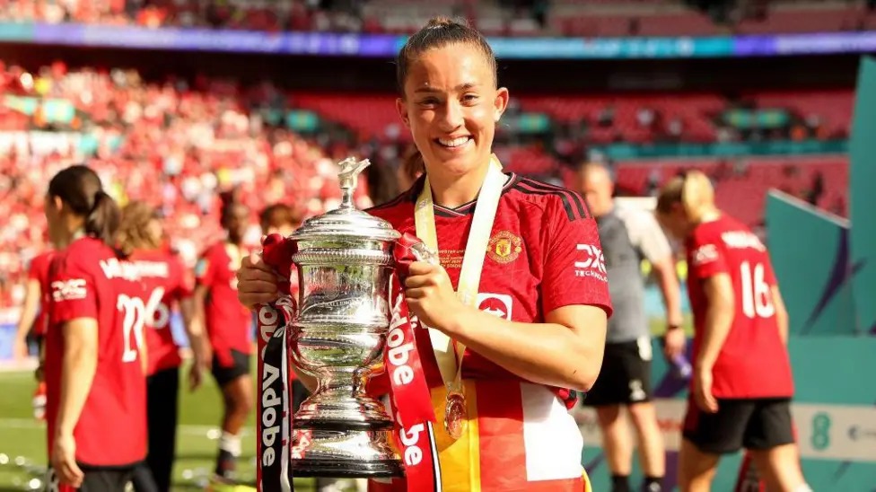 在溫布利球場舉行的2024年女子足總杯決賽中，曼聯(lián)隊以4-0戰(zhàn)勝托特納姆熱刺隊