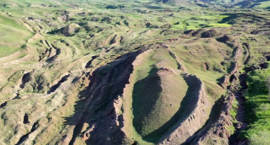 探地雷達(dá)揭示了土耳其杜魯皮納爾(Durupinar)遺址的建筑物，地貌長(zhǎng)538英尺，與圣經(jīng)中的描述相似。